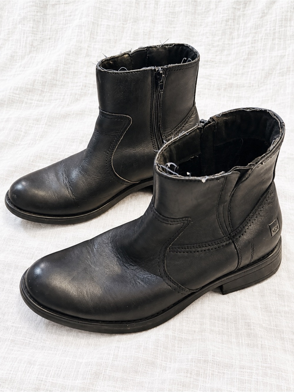 Men’s Denver Hayes Black Leather Ankle Boots Size 9M.
